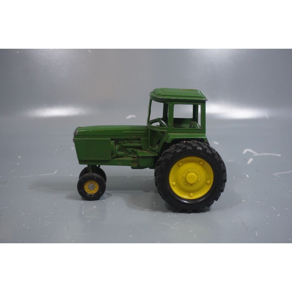 Vintage John Deere 3140 Tractor Ertl 1/32 Scale Die Cast Metal with Cab & Hitch